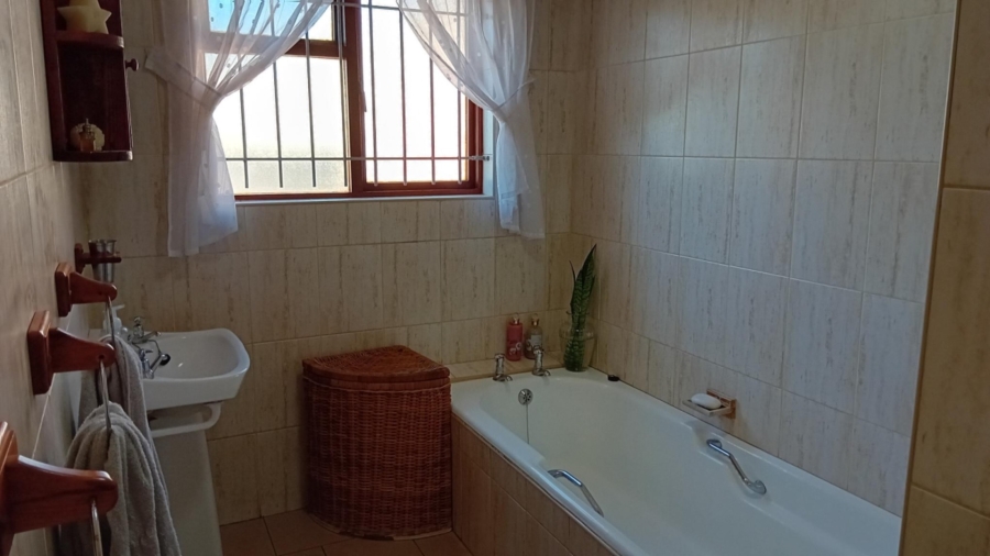 4 Bedroom Property for Sale in Parkersdorp Western Cape
